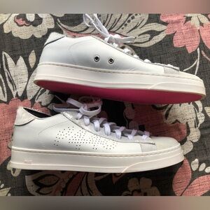 P448 low jack zeddy sneaker 👟 with calf hair tongue & pink bottoms US 9, size 40